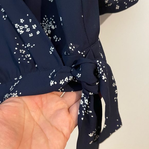 Navy blue with white floral pattern blouse - Picture 5 of 7